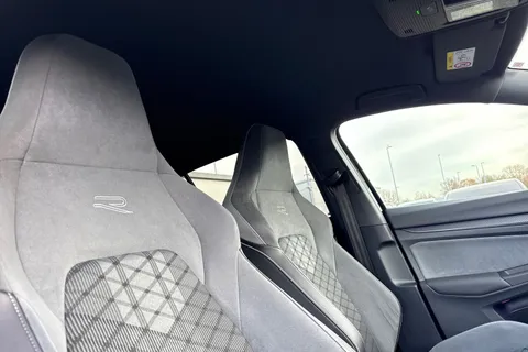 FP70WRW Volkswagen Golf 2.0 TDI R-Line DSG Euro 6 (s/s) 5dr Thumbnail #24