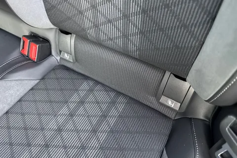 FP70WRW Volkswagen Golf 2.0 TDI R-Line DSG Euro 6 (s/s) 5dr Thumbnail #35