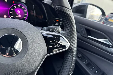 FP70WRW Volkswagen Golf 2.0 TDI R-Line DSG Euro 6 (s/s) 5dr Thumbnail #37