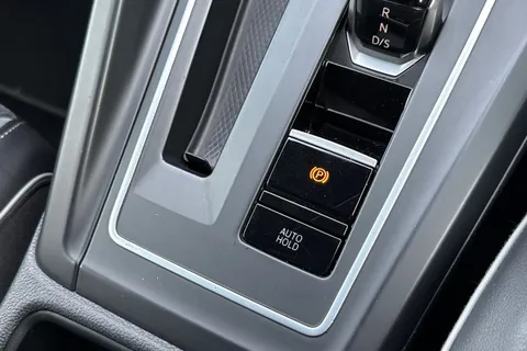 FP70WRW Volkswagen Golf 2.0 TDI R-Line DSG Euro 6 (s/s) 5dr Thumbnail #56