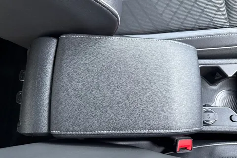 FP70WRW Volkswagen Golf 2.0 TDI R-Line DSG Euro 6 (s/s) 5dr Thumbnail #58