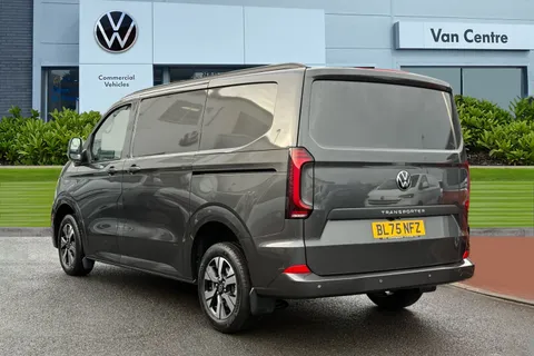 BL75NFZ Volkswagen Transporter 2.0 TDI 170PS Commerce Pro Van Auto-Tailgate Thumbnail #2