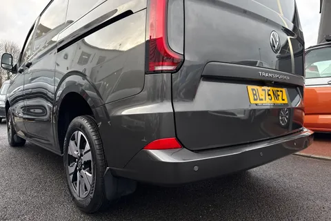 BL75NFZ Volkswagen Transporter 2.0 TDI 170PS Commerce Pro Van Auto-Tailgate Thumbnail #7