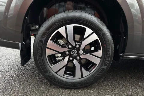 BL75NFZ Volkswagen Transporter 2.0 TDI 170PS Commerce Pro Van Auto-Tailgate Thumbnail #10