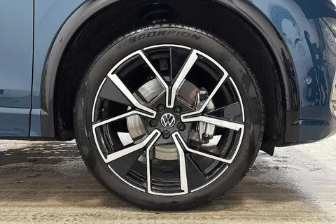 5 of 12 for VOLKSWAGEN TIGUAN 1.5 TSI 272 eHybrid R-Line 5dr DSG