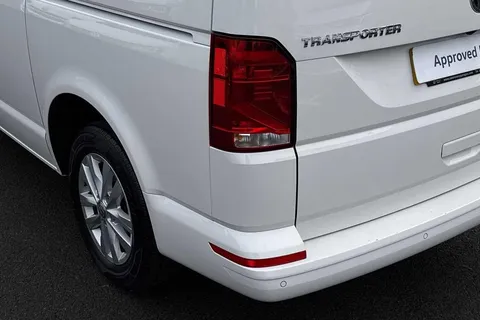 15 of 50 for VOLKSWAGEN TRANSPORTER 2.0 TDI 150 Highline Kombi Van DSG