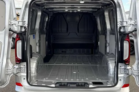 9 of 49 for VOLKSWAGEN TRANSPORTER 160kW 65kWh Commerce Pro Van Auto