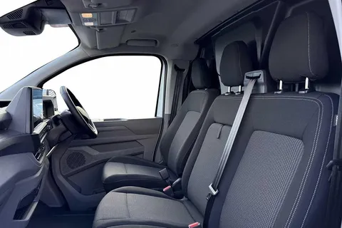 10 of 49 for VOLKSWAGEN TRANSPORTER 160kW 65kWh Commerce Pro Van Auto