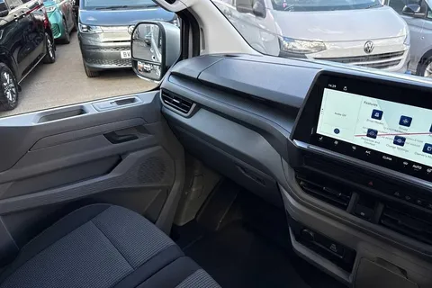 14 of 49 for VOLKSWAGEN TRANSPORTER 160kW 65kWh Commerce Pro Van Auto