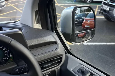 17 of 49 for VOLKSWAGEN TRANSPORTER 160kW 65kWh Commerce Pro Van Auto