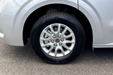 21 of 49 for VOLKSWAGEN TRANSPORTER 160kW 65kWh Commerce Pro Van Auto