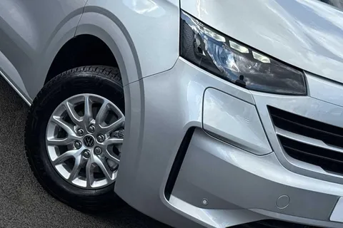 27 of 49 for VOLKSWAGEN TRANSPORTER 160kW 65kWh Commerce Pro Van Auto