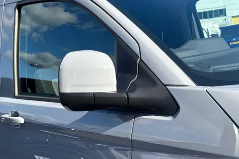 BV75OEY Volkswagen Transporter 160kW 65kWh Commerce Pro Van Auto Thumbnail #24