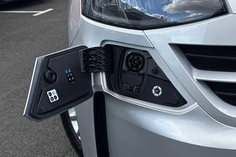 29 of 49 for VOLKSWAGEN TRANSPORTER 160kW 65kWh Commerce Pro Van Auto