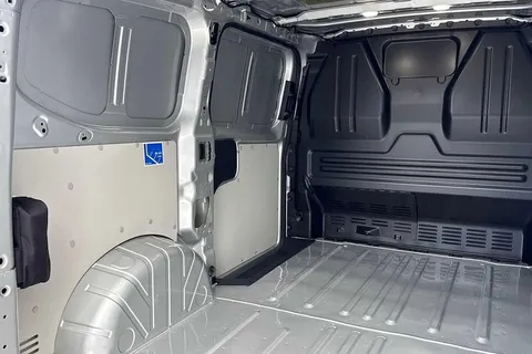 38 of 49 for VOLKSWAGEN TRANSPORTER 160kW 65kWh Commerce Pro Van Auto