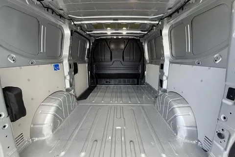 39 of 49 for VOLKSWAGEN TRANSPORTER 160kW 65kWh Commerce Pro Van Auto