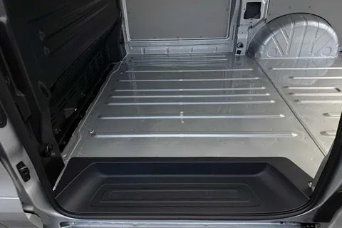 48 of 49 for VOLKSWAGEN TRANSPORTER 160kW 65kWh Commerce Pro Van Auto