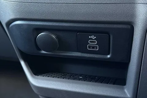 BV75OEY Volkswagen Transporter 160kW 65kWh Commerce Pro Van Auto Thumbnail #55