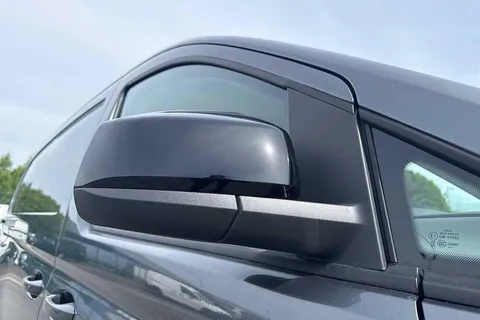 DA25CZJ Volkswagen Caddy Maxi 2.0 TDI 122PS Commerce Pro Van DSG [Tech Pack] Thumbnail #25