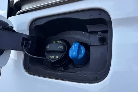 DE25VUC Volkswagen Caddy 2.0 TDI 75PS Commerce Van [Business/Tech Pack] Thumbnail #25