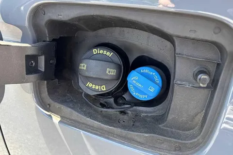 DE25TCU Volkswagen Caddy 2.0 TDI 75PS Commerce Van [Business/Tech Pack] Thumbnail #24