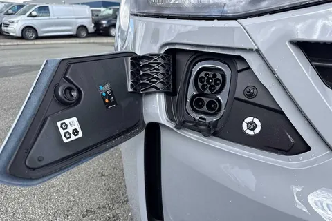 DG75CYF Volkswagen E-Transporter 160kW 65kWh Commerce Pro Kombi Van Auto Thumbnail #25