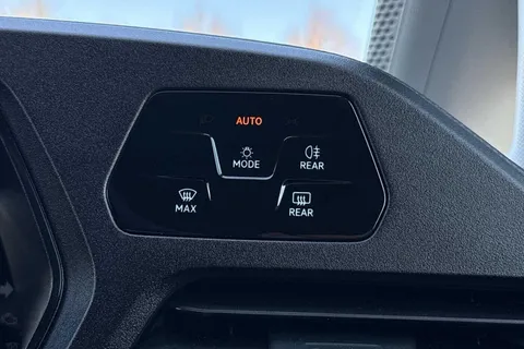 DA25FFG Volkswagen Caddy 2.0 TDI 102PS Commerce Van [Business/Tech Pack] Thumbnail #39