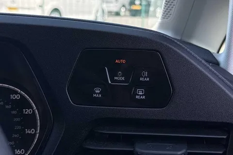 DE25TCU Volkswagen Caddy 2.0 TDI 75PS Commerce Van [Business/Tech Pack] Thumbnail #36