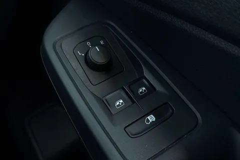 DE25TCU Volkswagen Caddy 2.0 TDI 75PS Commerce Van [Business/Tech Pack] Thumbnail #37