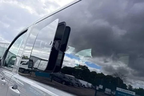 DG75CYF Volkswagen E-Transporter 160kW 65kWh Commerce Pro Kombi Van Auto Thumbnail #33