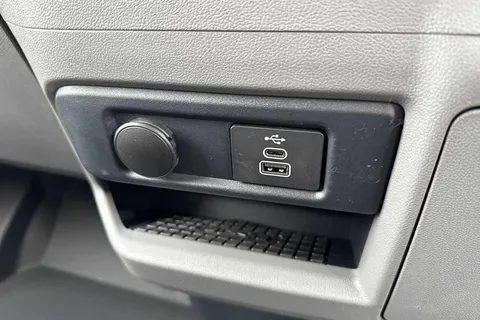 DG75CYF Volkswagen E-Transporter 160kW 65kWh Commerce Pro Kombi Van Auto Thumbnail #36