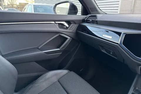 DP22TGF Audi Q3 Black Edition 35 TFSI  150 PS S tronic Thumbnail #21
