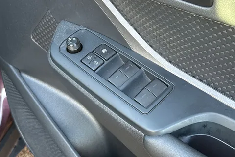 MC72FBK Toyota C-Hr 1.8 Hybrid Icon 5dr CVT Thumbnail #20