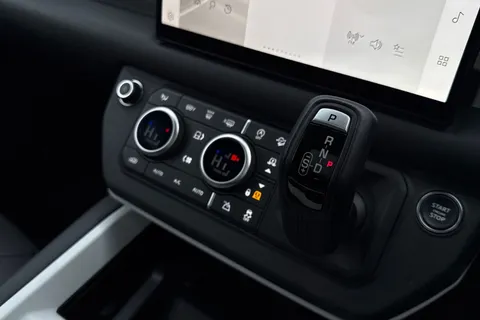 KT74YGU Land Rover Defender 110 3.0 D350 X-Dynamic HSE 5dr Thumbnail #15