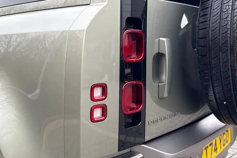KT74YGU Land Rover Defender 110 3.0 D350 X-Dynamic HSE 5dr Thumbnail #21