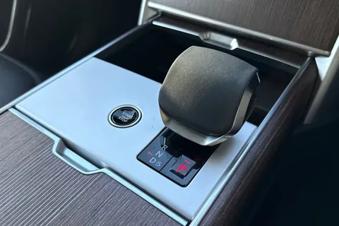 VA23NMJ Land Rover Range Rover P550e Autobiography 5dr Thumbnail #15