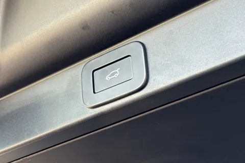 VA23NMJ Land Rover Range Rover P550e Autobiography 5dr Thumbnail #33