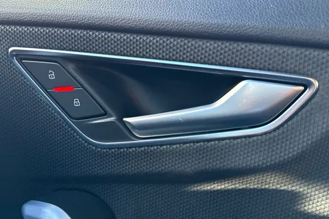 FV70PMY Audi Q2 S line 35 TFSI 150 PS S tronic Thumbnail #22