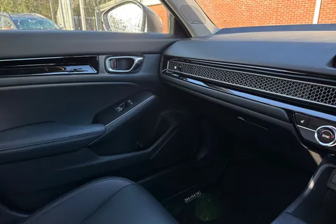 38 of 55 for HONDA CIVIC 2.0 eHEV Advance 5dr CVT