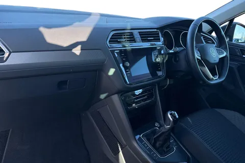 ML22HHF Volkswagen Tiguan 1.5 TSI Active 5dr **ELECTRIC TAILGATE** Thumbnail #9