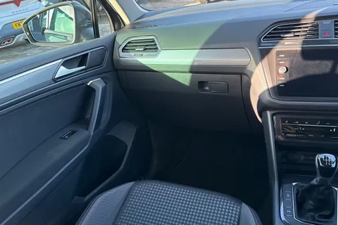 ML22HHF Volkswagen Tiguan 1.5 TSI Active 5dr **ELECTRIC TAILGATE** Thumbnail #15