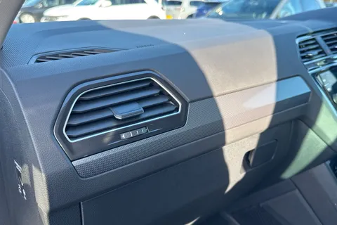 ML22HHF Volkswagen Tiguan 1.5 TSI Active 5dr **ELECTRIC TAILGATE** Thumbnail #30