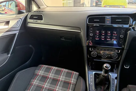 19 of 62 for VOLKSWAGEN GOLF 2.0 TSI GTI 5dr