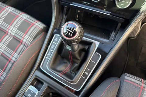 22 of 62 for VOLKSWAGEN GOLF 2.0 TSI GTI 5dr