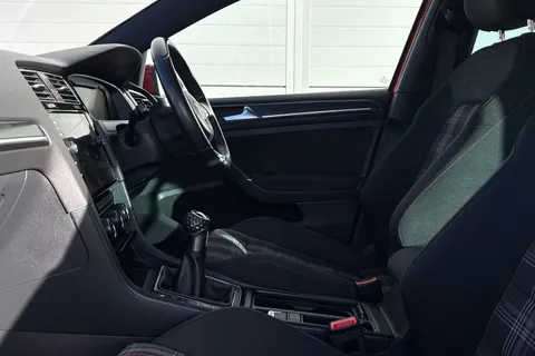 31 of 62 for VOLKSWAGEN GOLF 2.0 TSI GTI 5dr