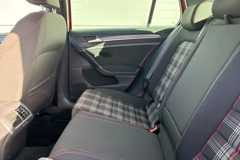 33 of 62 for VOLKSWAGEN GOLF 2.0 TSI GTI 5dr