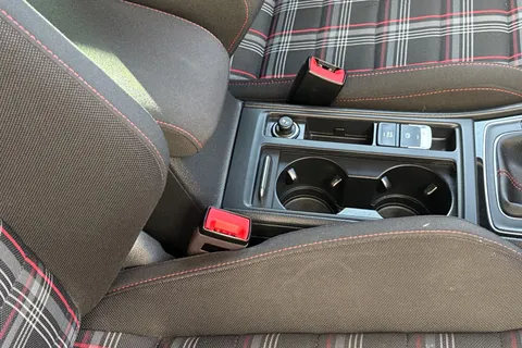 37 of 62 for VOLKSWAGEN GOLF 2.0 TSI GTI 5dr