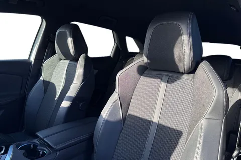 KS23CEN PEUGEOT 3008 1.2 PureTech GT EAT Euro 6 (s/s) 5dr Thumbnail #17