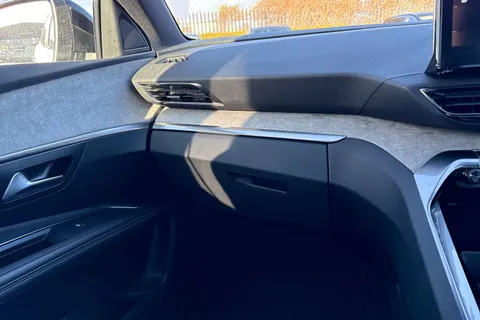 KS23CEN PEUGEOT 3008 1.2 PureTech GT EAT Euro 6 (s/s) 5dr Thumbnail #21