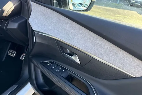 KS23CEN PEUGEOT 3008 1.2 PureTech GT EAT Euro 6 (s/s) 5dr Thumbnail #22